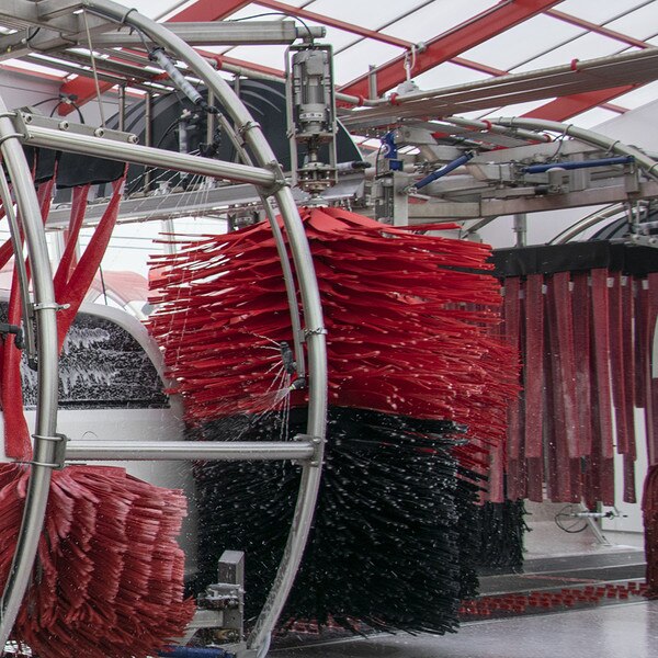 reverse hugger running in car wash